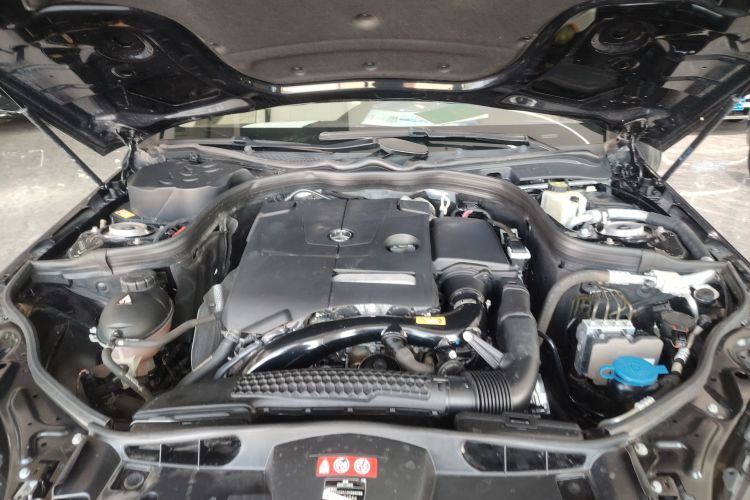 奔驰E级 2015款 改款 E 260 L 运动型机舱底盘24