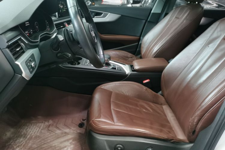 奥迪A4L 2018款 30周年年型 40 TFSI 时尚型中控内饰19