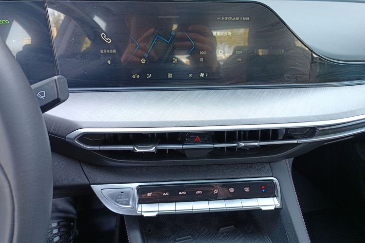 长安 逸动 2022款 PLUS 蓝鲸NE 1.4T GDI DCT旗舰版中控内饰16