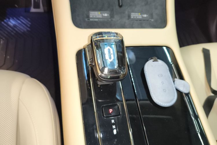 鸿蒙智行 问界M7 2024款 1.5T 智驾四驱Max版 5座中控内饰18