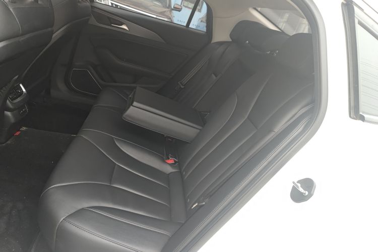 红旗H5 2022款 经典款 改款 1.8T 自动智联旗韵版中控内饰21