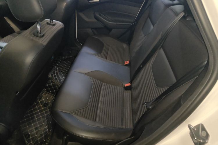 福特 福克斯 2018款 两厢经典 EcoBoost 180 自动精英型中控内饰21