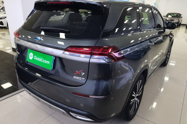 长安欧尚X7 2021款 1.5T 手动豪华型车身外观7