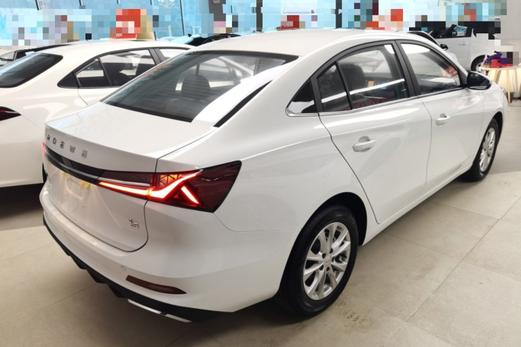 荣威i5 2023款 1.5L CVT豪华版车身外观7