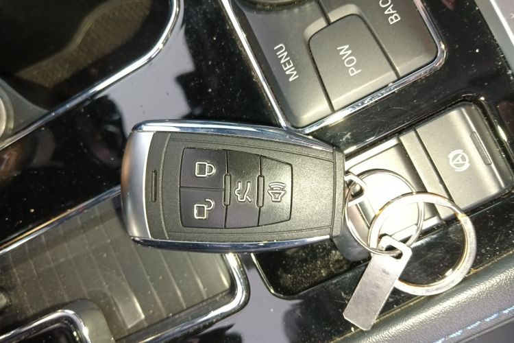 北京越野 北京BJ40 2019款 PLUS 2.3T 自动四驱尊享版 国VI中控内饰11