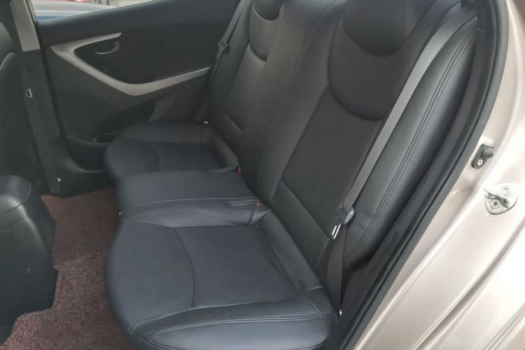 现代 朗动 2012款 1.6L 自动时尚型中控内饰21