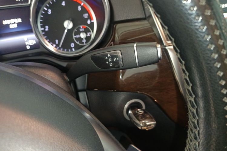 奔驰M级 2014款 ML 350 CDI 4MATIC中控内饰18