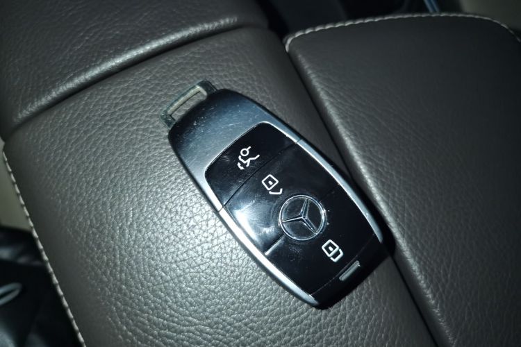 奔驰M级 2014款 ML 400 4MATIC动感型中控内饰11