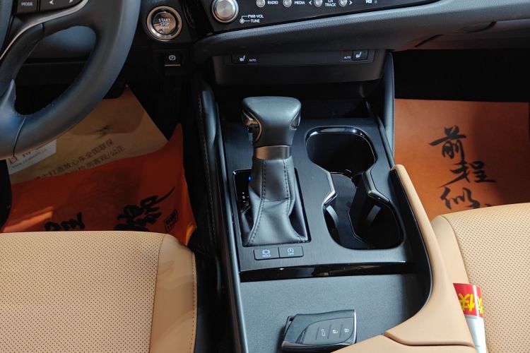 雷克萨斯ES 2023款 260 卓越版中控内饰18