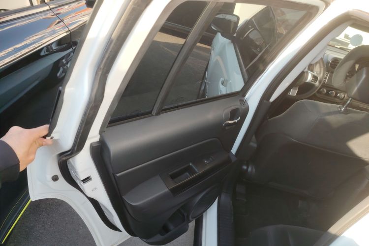 Jeep 指南者(进口) 2015款 2.0L 两驱运动版中控内饰7008