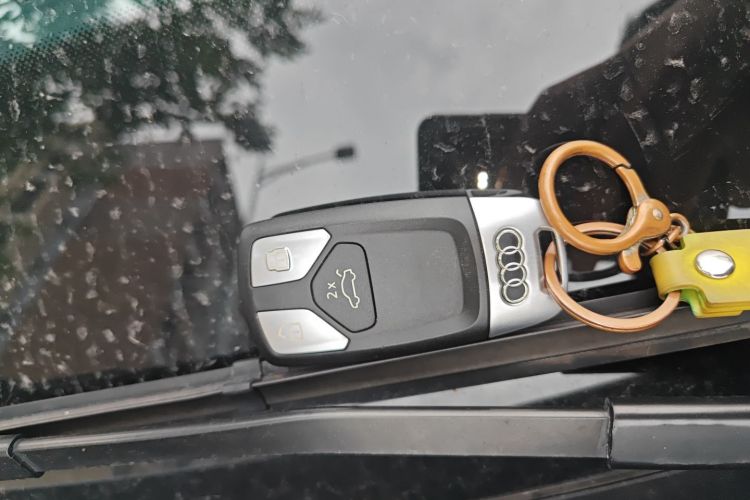 奥迪A4L 2020款 40 TFSI 时尚动感型中控内饰11