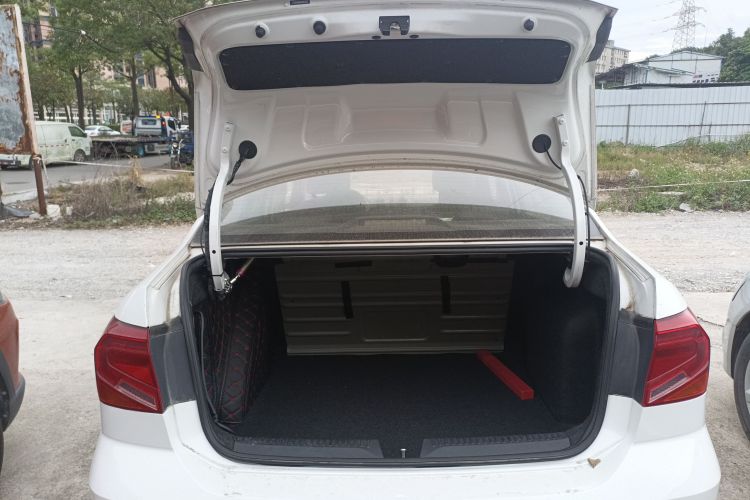 大众 捷达 2017款 1.5L 自动时尚型机舱底盘23