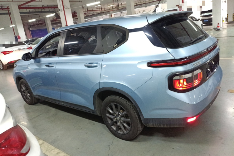 宝骏RM-5 2019款 1.5L CVT 24小时在线精英型 7座车身外观4