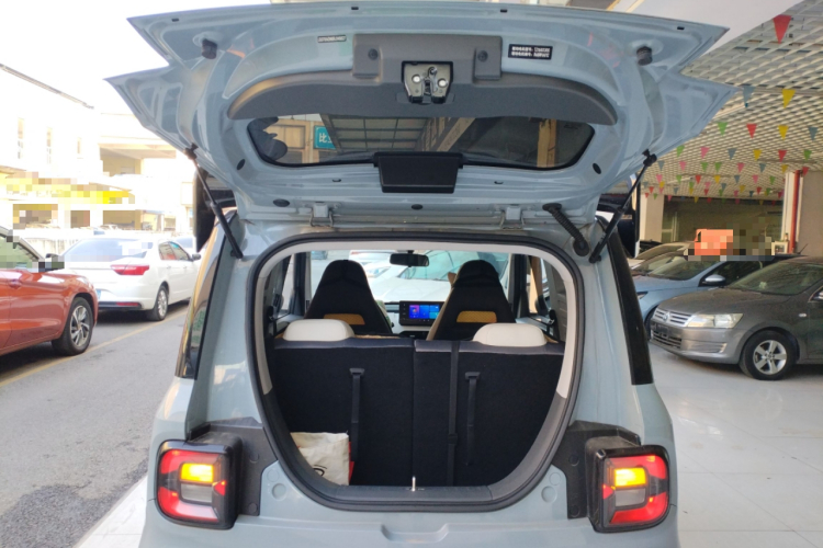 吉利银河 2024款 熊猫mini 200km 龙腾版机舱底盘23