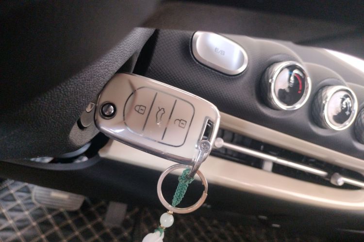 五菱汽车 五菱缤果 2023款 203km 轻享款中控内饰7001