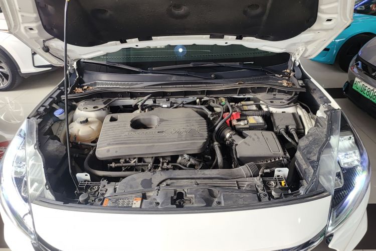 福特 锐际 2020款 EcoBoost 245 两驱耀享款机舱底盘24