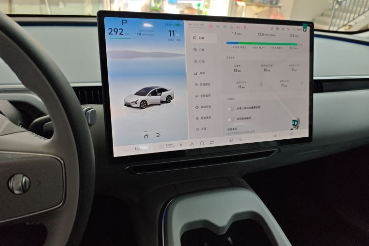 小鹏MONA M03 2025款 620 超长续航 Plus中控内饰16