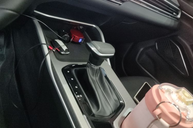 吉利汽车 帝豪 2023款 第4代冠军版 1.5L CVT尊贵型中控内饰18