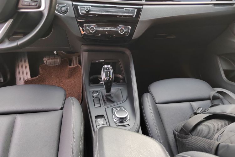 宝马X1 2020款 sDrive25Li 领先型中控内饰18