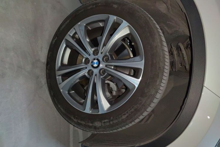 宝马X1 2019款 xDrive20Li 尊享型车身外观10