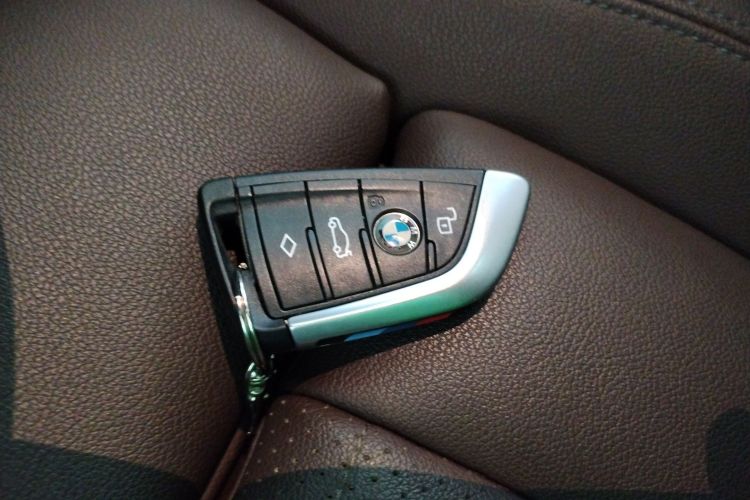 宝马3系 2021款 325Li M运动套装中控内饰11