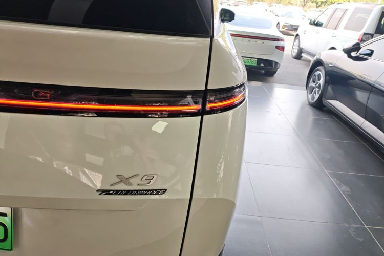 小鹏X9 2024款 640四驱高性能Max车身外观9