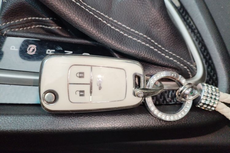 别克 英朗 2015款 15N 自动豪华型中控内饰11