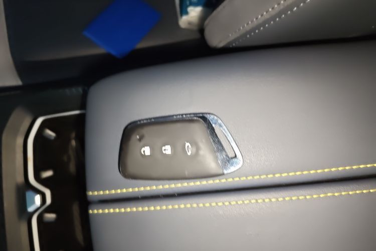 宝骏RM-5 2019款 1.5T CVT 24小时在线尊贵型 6座中控内饰11