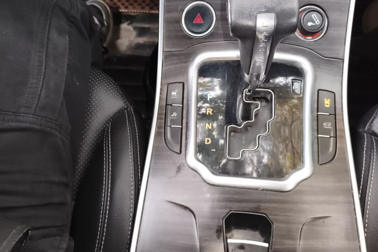 陆风X7 2015款 2.0T 全景尊贵版中控内饰18