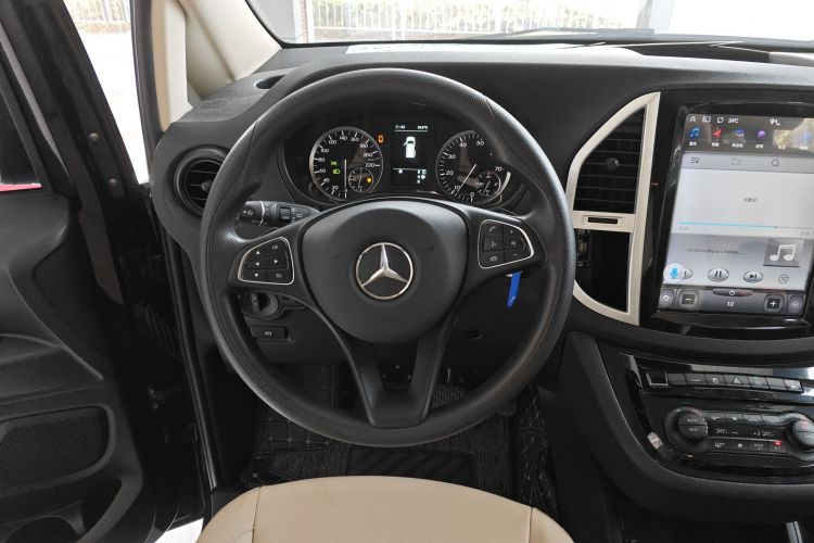 奔驰 威霆 2018款 2.0T 精英版 7座 国VI中控内饰13