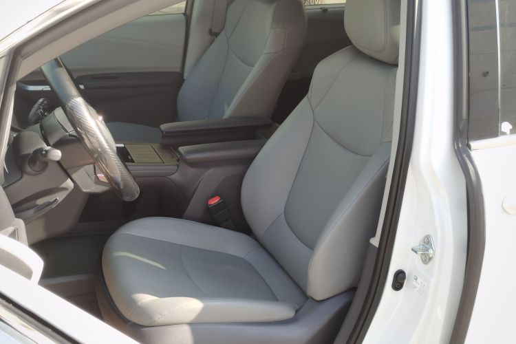 丰田 格瑞维亚 2024款 2.5L混动 舒适版局部细节19