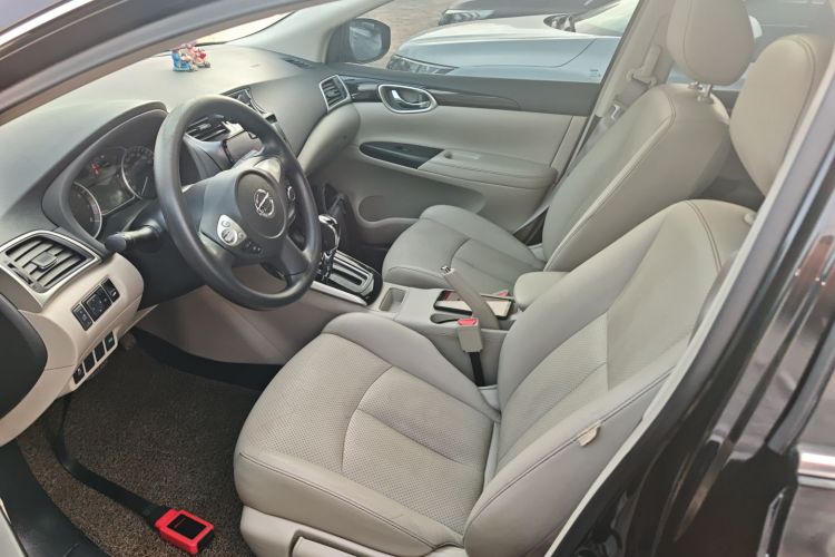 日产 轩逸 2016款 1.6XV CVT智享版中控内饰19