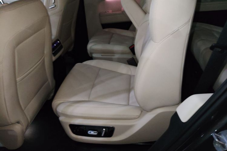 理想汽车 理想L8 2023款 Max中控内饰7004