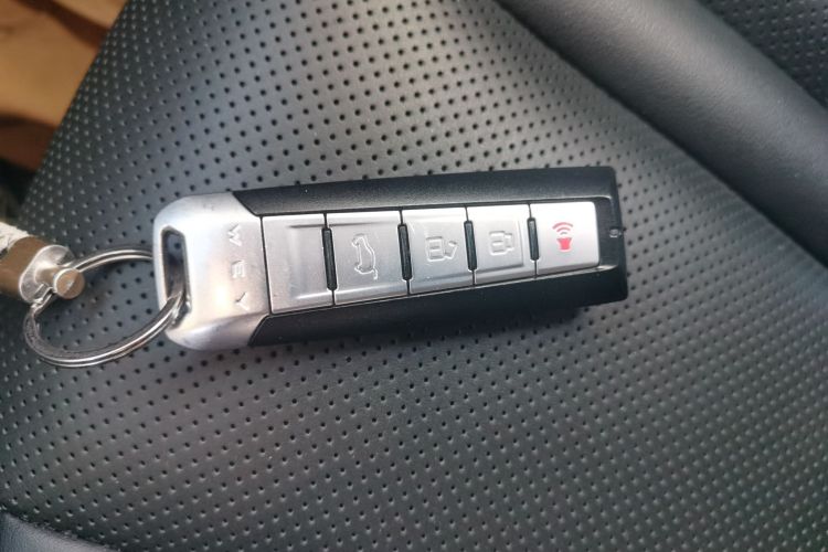 坦克300 2021款 越野版 2.0T 征服者中控内饰7001