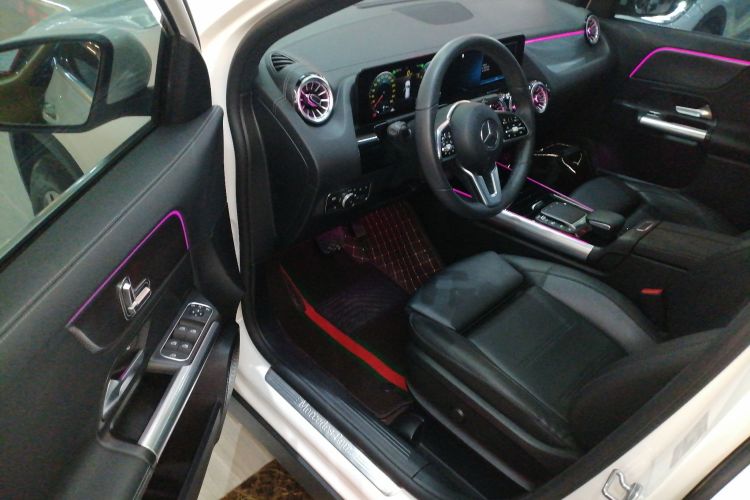 奔驰GLA 2022款 改款 GLA 200中控内饰7003