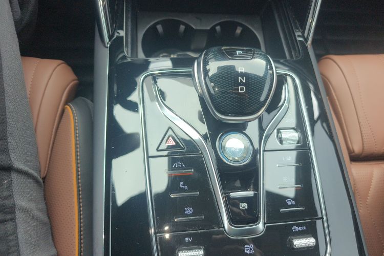 比亚迪 唐新能源 2023款 DM-i 冠军版 112KM 尊荣型局部细节18