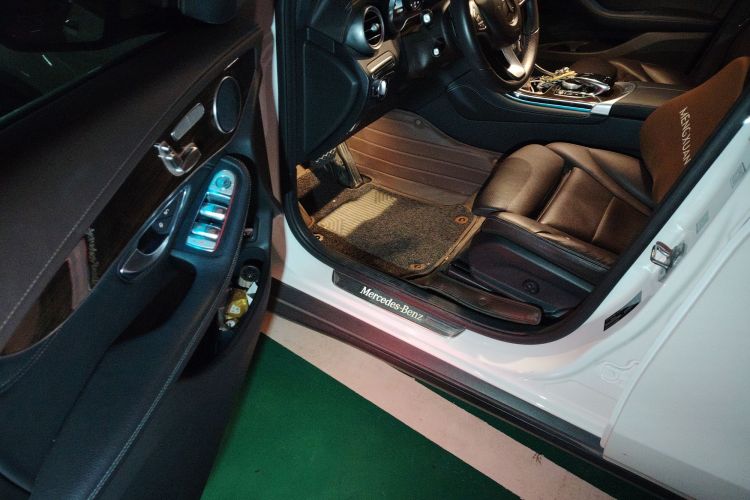 奔驰GLC 2019款 GLC 260 L 4MATIC 动感型中控内饰20