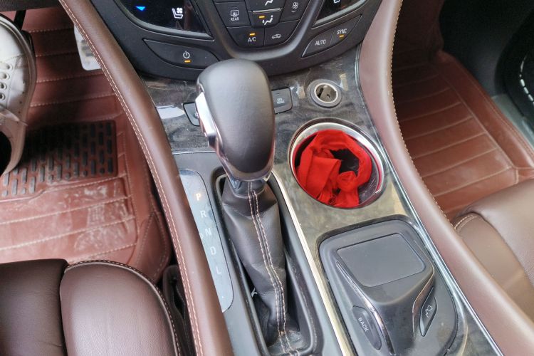 别克 昂科威 2014款 28T 四驱全能运动旗舰型中控内饰18