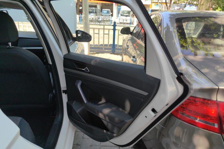 大众 朗逸 2021款 1.5L 自动风尚版中控内饰45