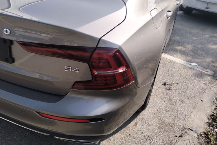 沃尔沃S60 2022款 B4 智逸豪华版车身外观9