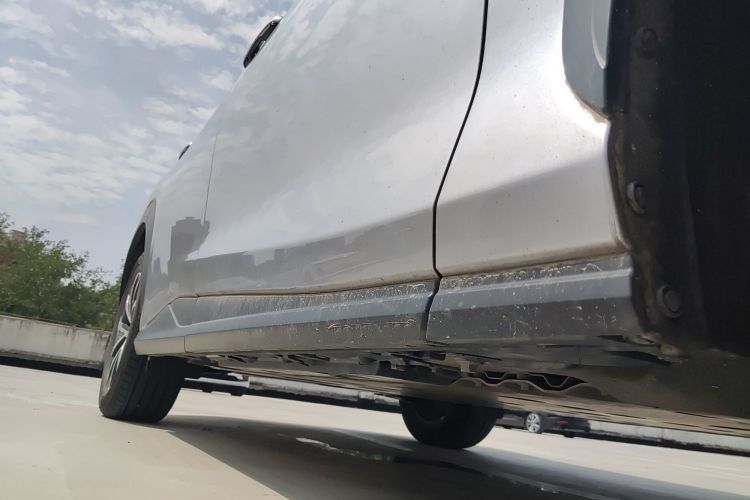 雷克萨斯RZ 2023款 450e 四驱纵行版局部细节9001