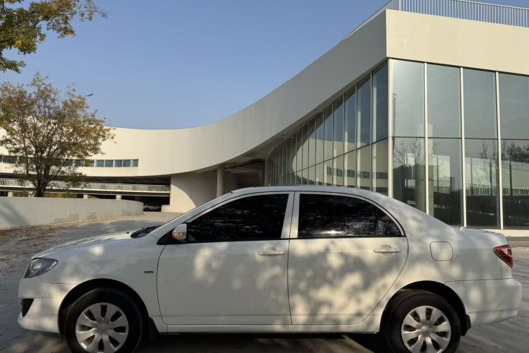 丰田 花冠 2013款 1.6L 自动卓越版车身外观4