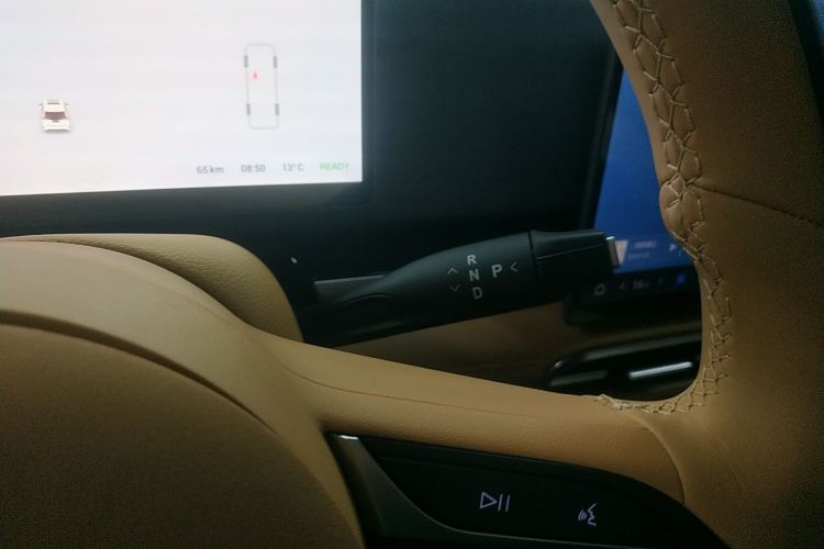 岚图汽车 岚图梦想家 2025款 PHEV 四驱卓越鲲鹏版局部细节18