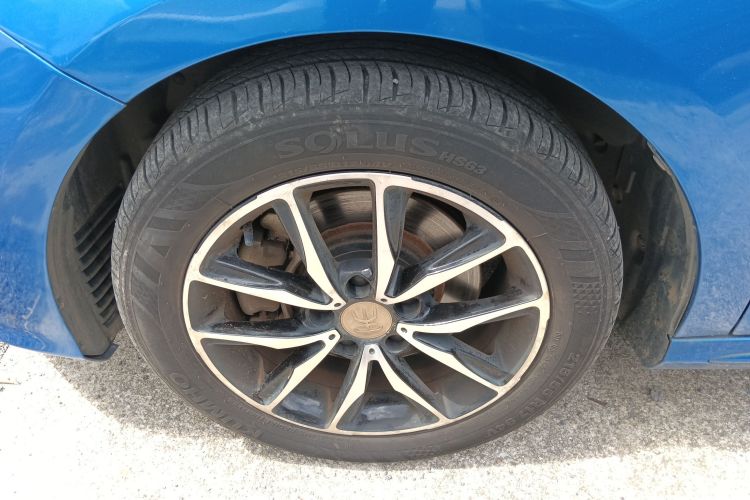 比亚迪 宋MAX 2017款 1.5T 自动智联精英型 7座车身外观35