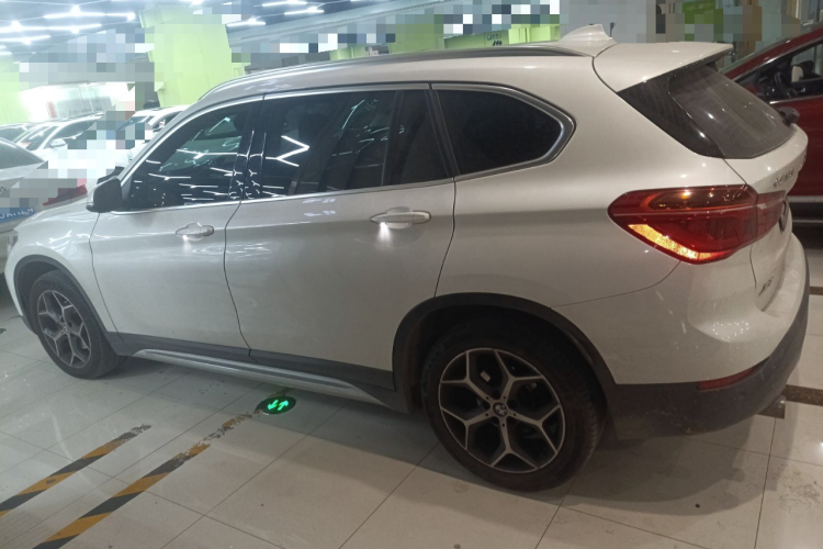 宝马X1 2019款 sDrive18Li 尊享型车身外观6003