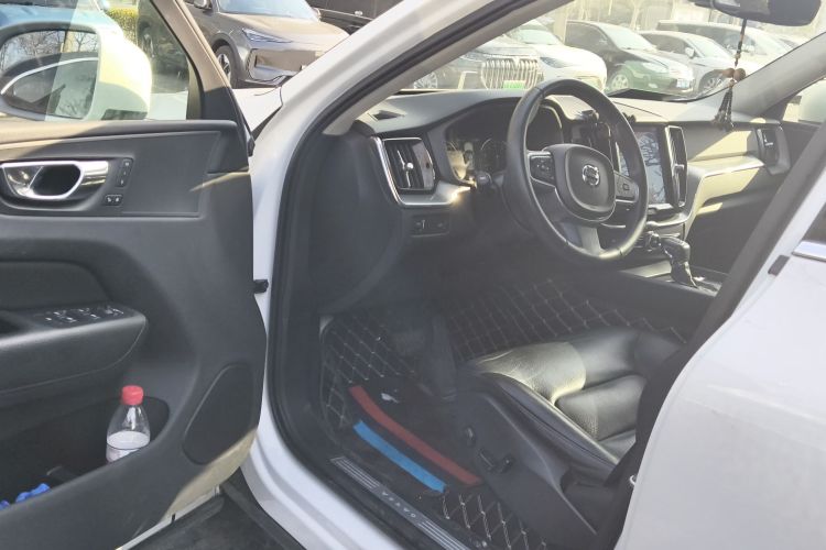 沃尔沃XC60 2019款 T5 四驱智远版 国V中控内饰20