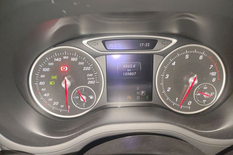 奔驰B级 2015款 B 200 动感型中控内饰14