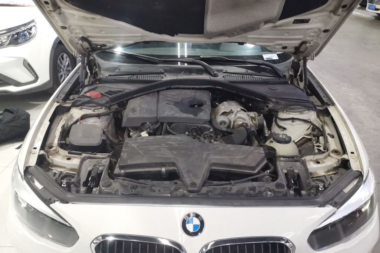 宝马1系(进口) 2015款 118i 领先型机舱底盘24