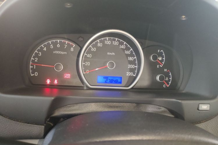 现代 悦动 2015款 1.6L 手动舒适型局部细节14