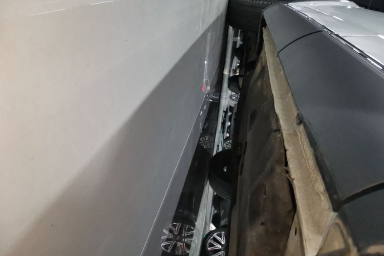 红旗HS5 2022款 改款 2.0T 智联旗享版机舱底盘30